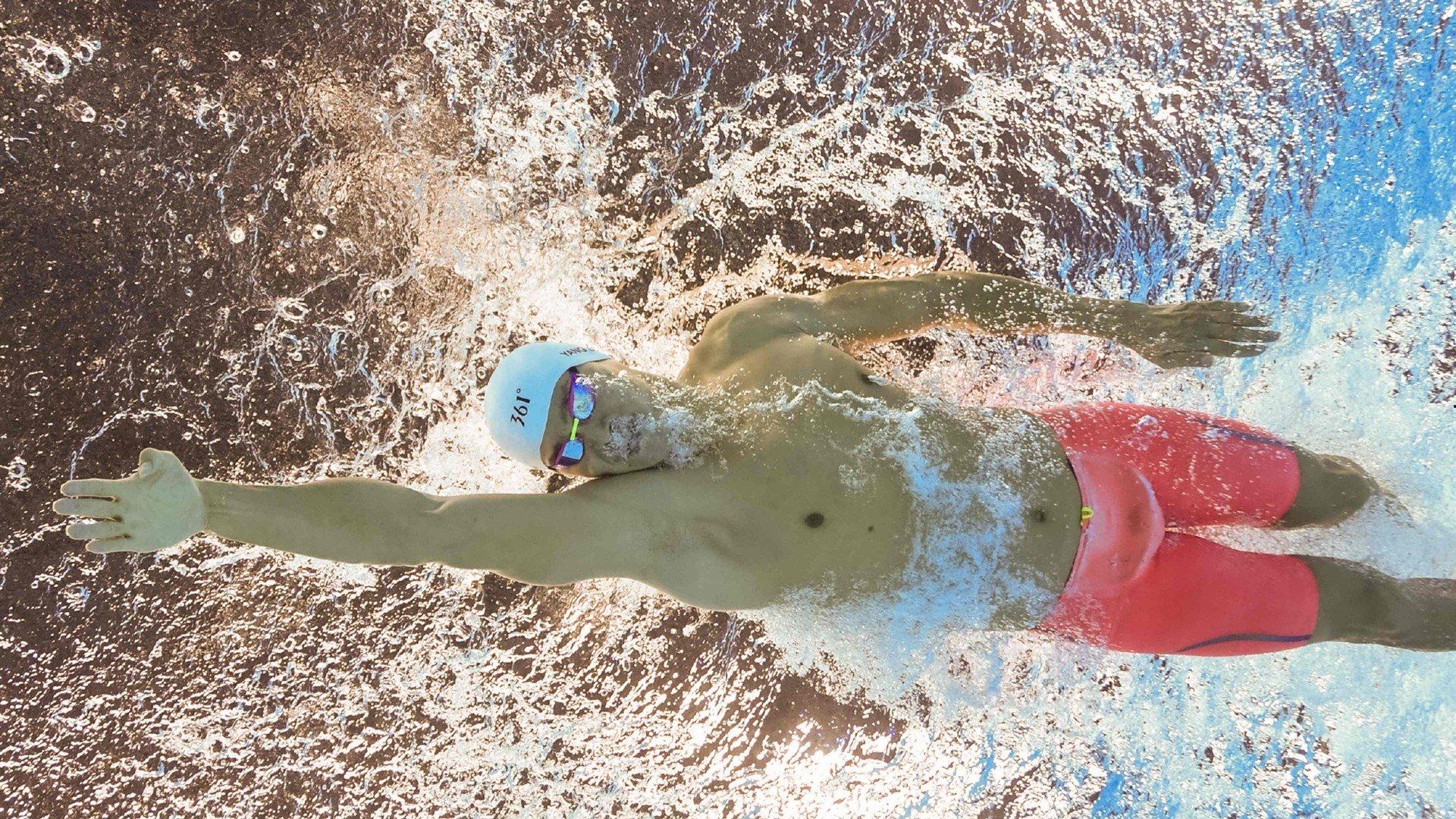 激烈角逐！全国高校接力赛刷新纪录，青春风暴席卷赛场