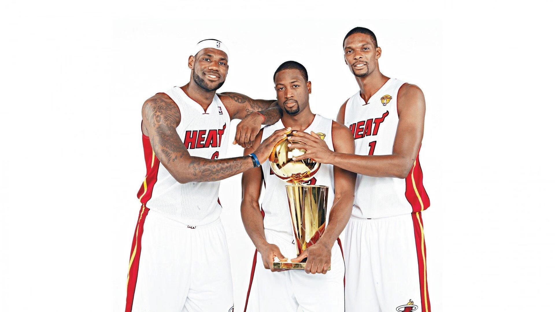 季后赛激战正酣，豪门对决引爆篮球热潮