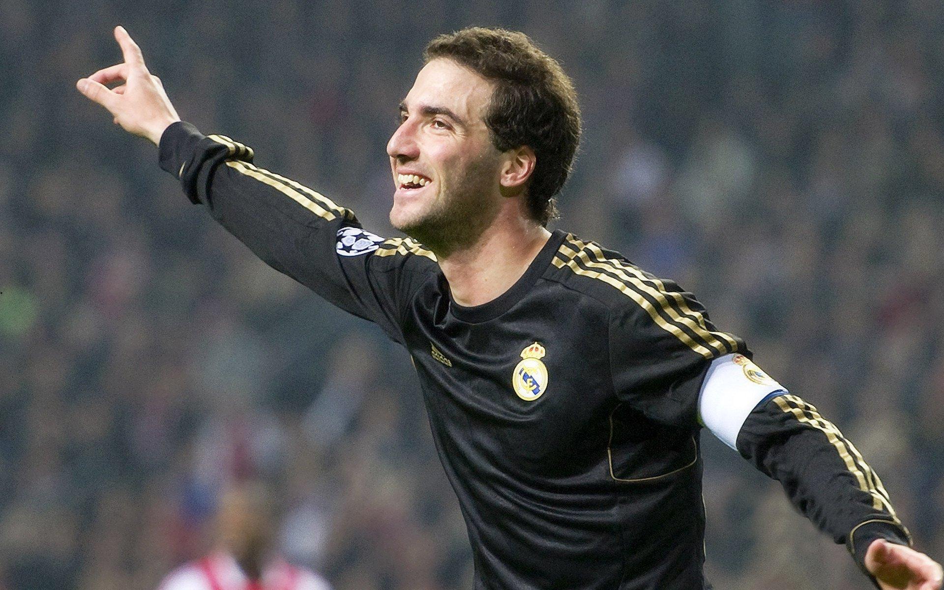 德甲联赛激战正酣，拜仁慕尼黑与勒沃库森上演巅峰对决