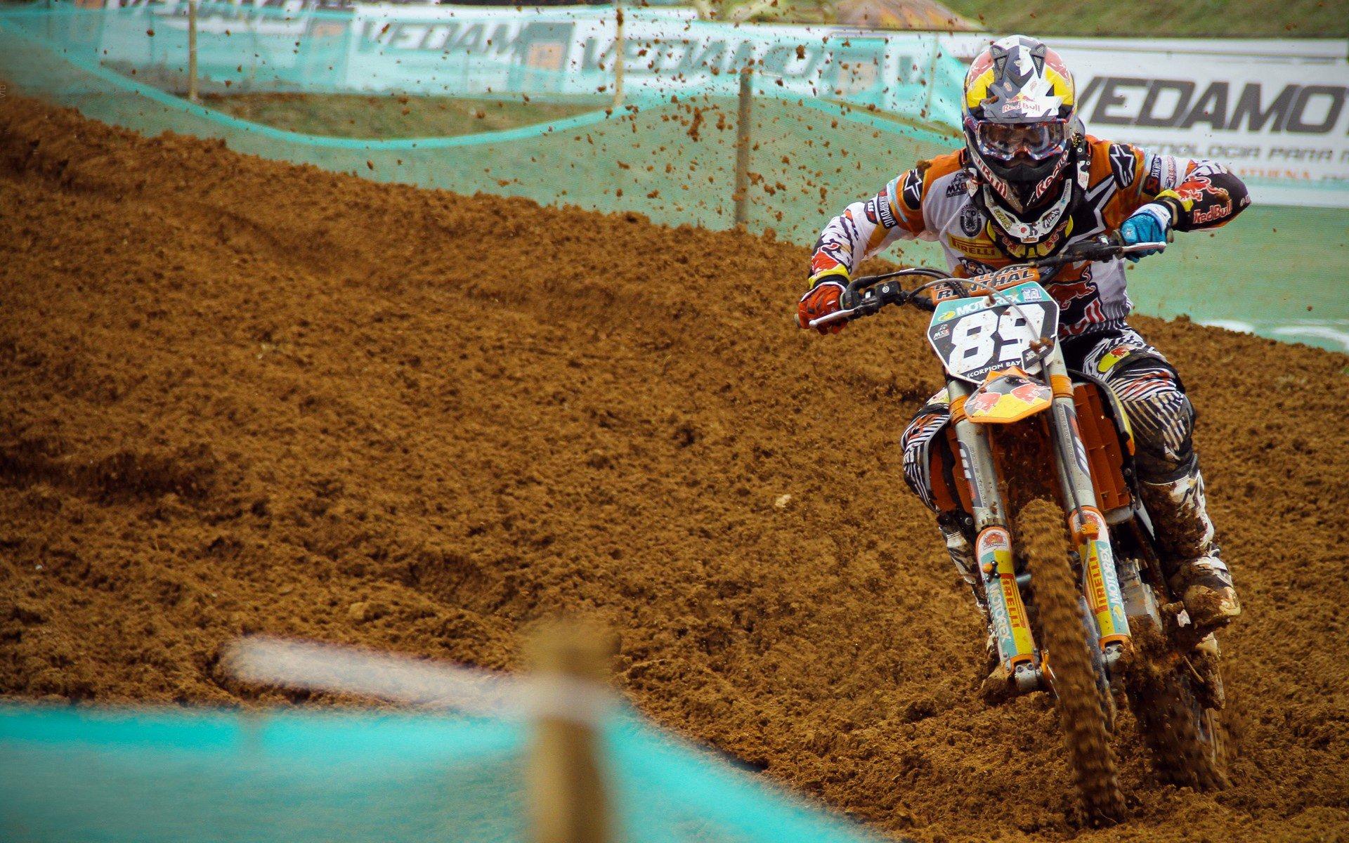 纳达尔鏖战五盘惊险晋级，法网14冠之路再进一步