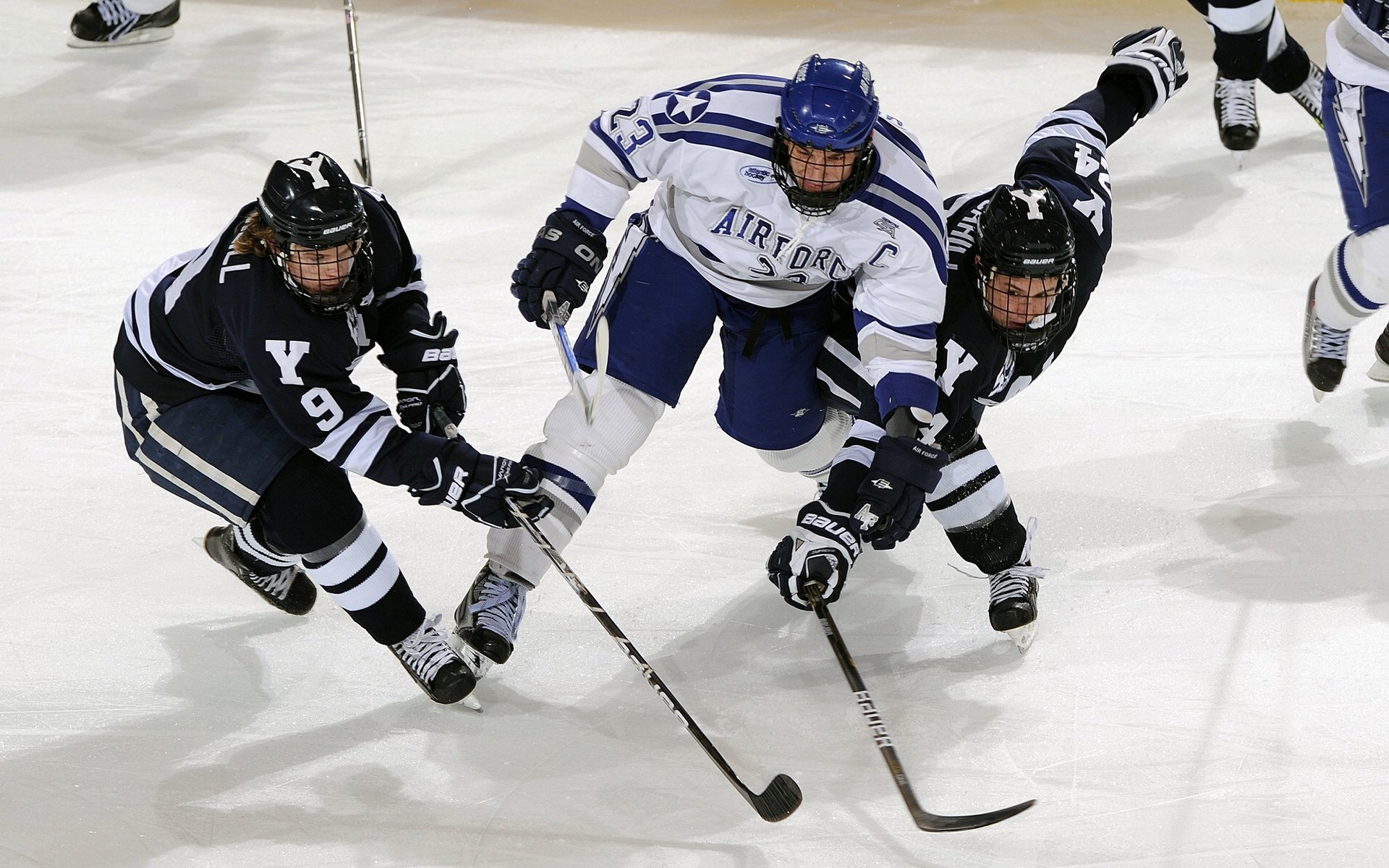 双加时鏖战！湖人险胜勇士，詹姆斯关键三分锁定胜局